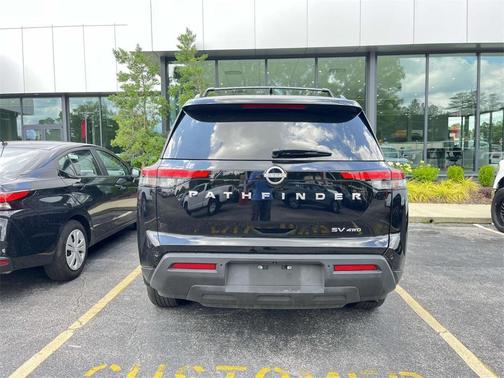 2023 Nissan Pathfinder SV