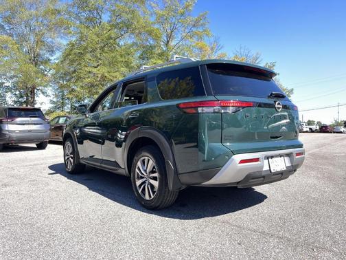 2022 Nissan Pathfinder SL