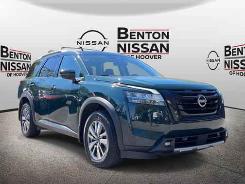 2022 Nissan Pathfinder SL