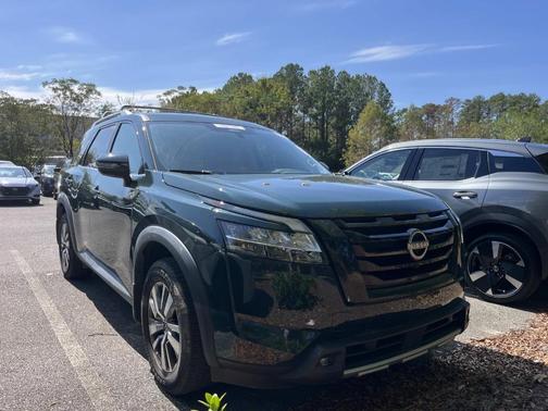 2022 Nissan Pathfinder SL