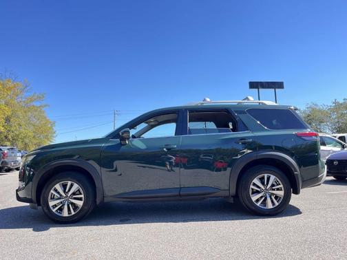 2022 Nissan Pathfinder SL