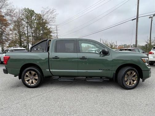 2024 Nissan Titan SV