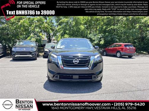 2025 Nissan Pathfinder SV