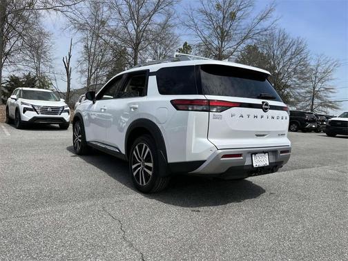 2025 Nissan Pathfinder Platinum