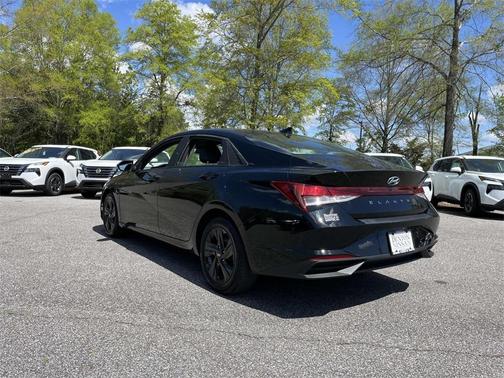 2022 Hyundai ELANTRA SEL