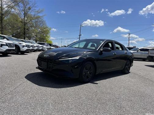 2022 Hyundai ELANTRA SEL