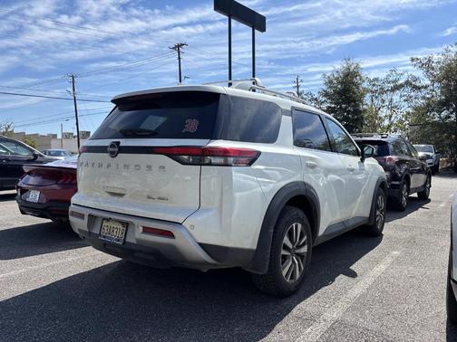 2023 Nissan Pathfinder SL