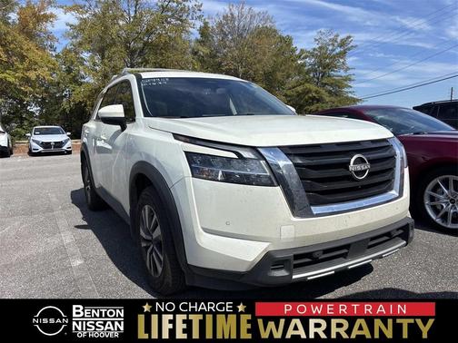 2023 Nissan Pathfinder SL