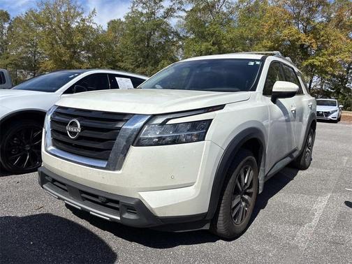 2023 Nissan Pathfinder SL