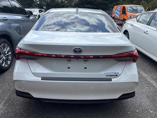 2022 Toyota Avalon Hybrid Limited