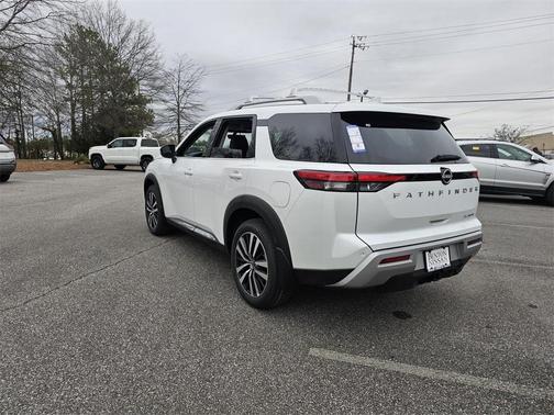 2025 Nissan Pathfinder Platinum