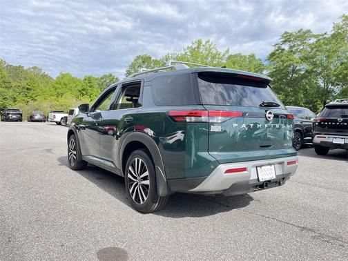 2025 Nissan Pathfinder Platinum