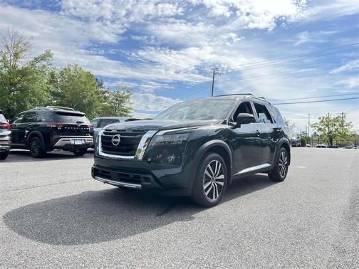 2025 Nissan Pathfinder Platinum