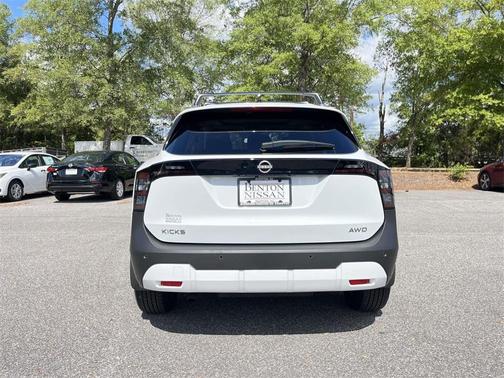2026 Nissan Kicks SV
