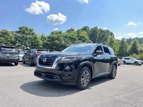 2025 Nissan Pathfinder SV