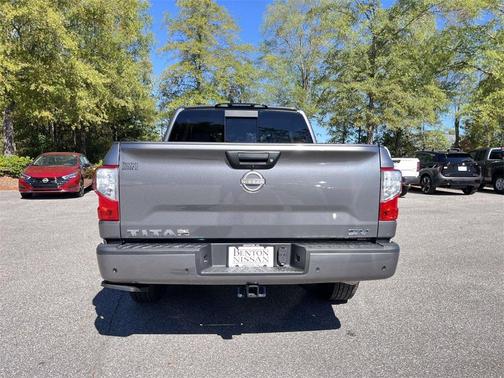 2024 Nissan Titan SV