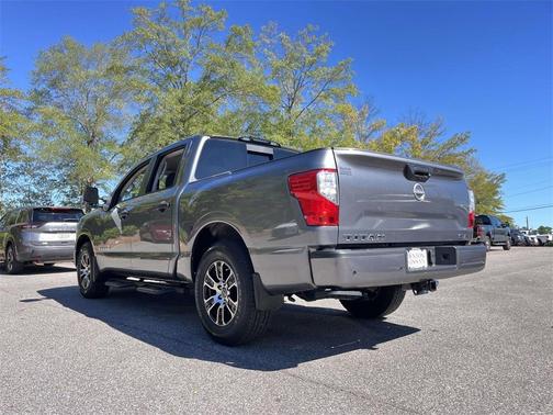 2024 Nissan Titan SV