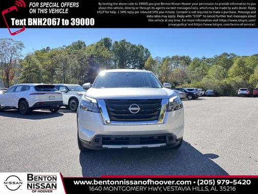 2025 Nissan Pathfinder SL
