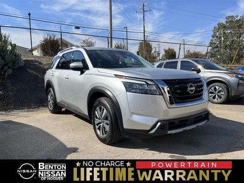 2025 Nissan Pathfinder SL