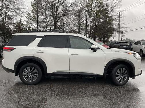 2024 Nissan Pathfinder SV
