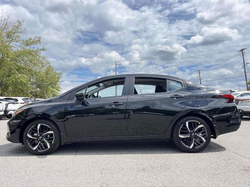 2025 Nissan Versa 1.6 SR
