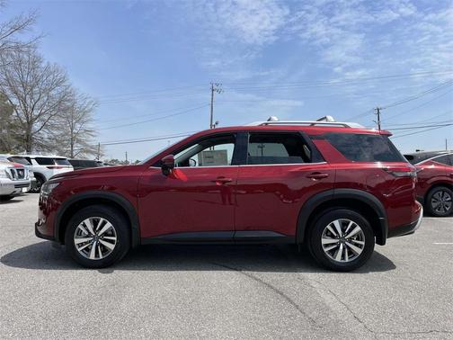 2025 Nissan Pathfinder SL