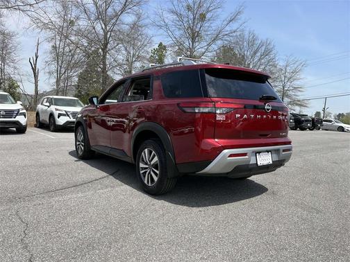 2025 Nissan Pathfinder SL