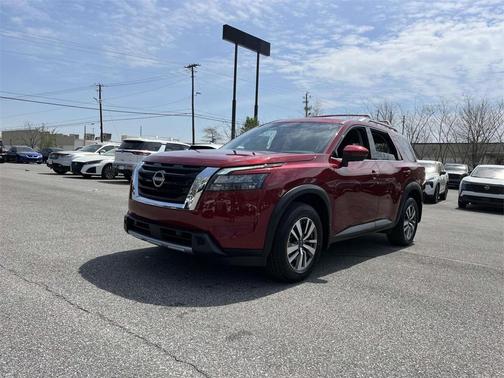 2025 Nissan Pathfinder SL