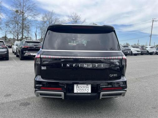 2025 INFINITI QX80 Luxe