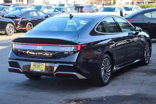 2025 Hyundai SONATA Hybrid Limited