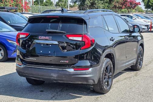 2024 GMC Terrain AT4