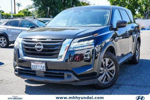 2022 Nissan Pathfinder S