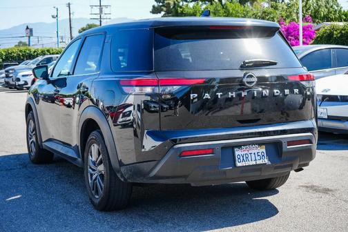 2022 Nissan Pathfinder S