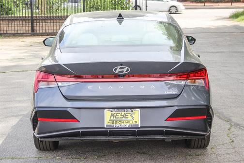 2025 Hyundai ELANTRA Limited