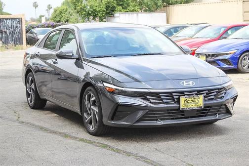 2025 Hyundai ELANTRA Limited
