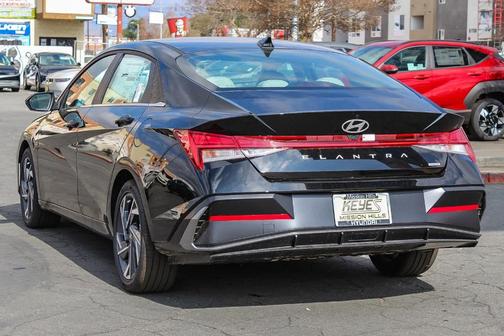 2025 Hyundai ELANTRA HEV Limited