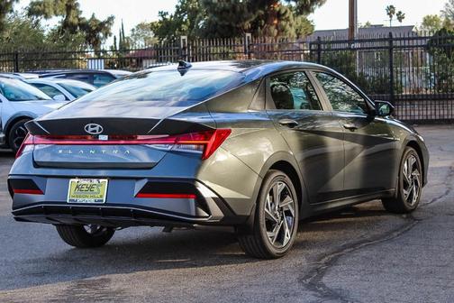 2025 Hyundai ELANTRA SEL Convenience