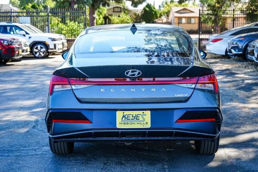 2025 Hyundai ELANTRA Limited