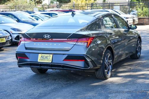 2025 Hyundai ELANTRA Limited