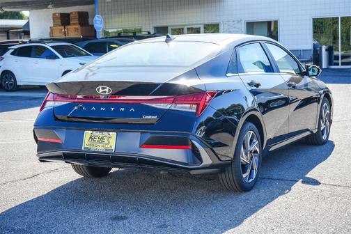 2025 Hyundai ELANTRA Limited