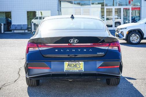 2025 Hyundai ELANTRA Limited