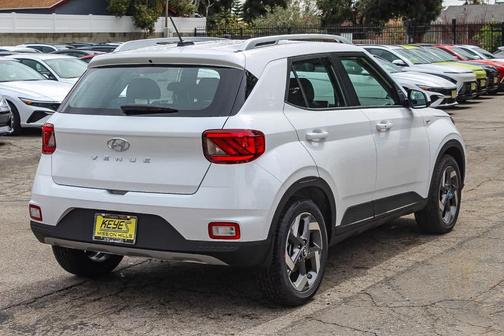 2025 Hyundai VENUE SEL