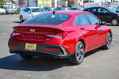 2025 Hyundai ELANTRA HEV SEL Sport