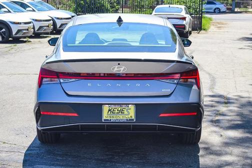 2025 Hyundai ELANTRA HEV SEL Sport