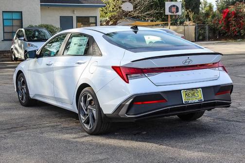 2025 Hyundai ELANTRA HEV SEL Sport