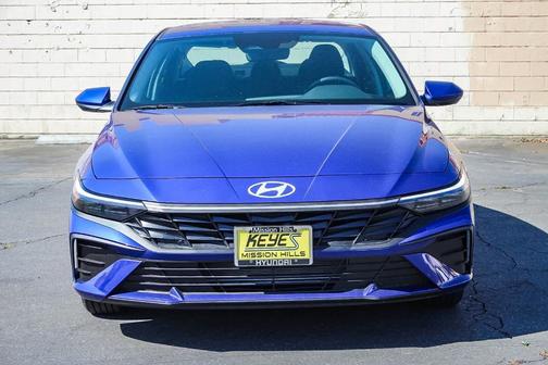 2025 Hyundai ELANTRA SE