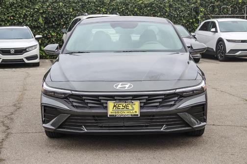 2025 Hyundai ELANTRA SE