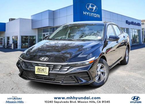 2025 Hyundai ELANTRA SE