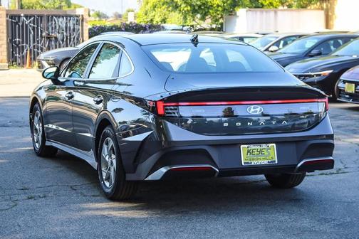2025 Hyundai SONATA SE