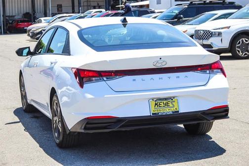 2023 Hyundai ELANTRA SEL